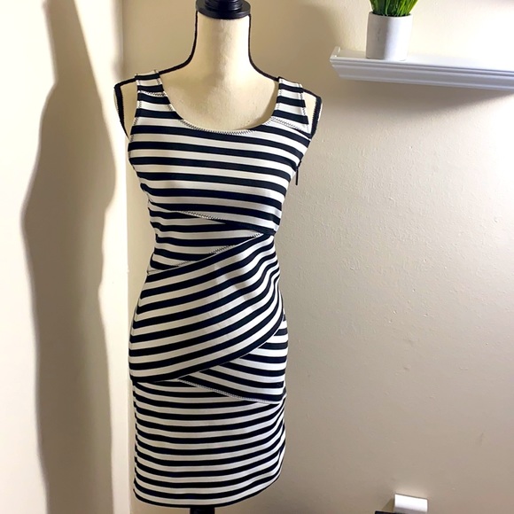 💕🌟MICHAEL KORS STRIPE ZIPPER CLOSURE DRESS🌟💕 - Picture 2 of 6